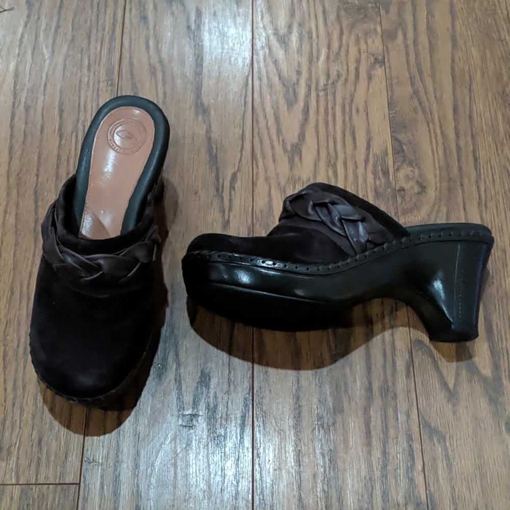 Shoes - Picture 2 of 3